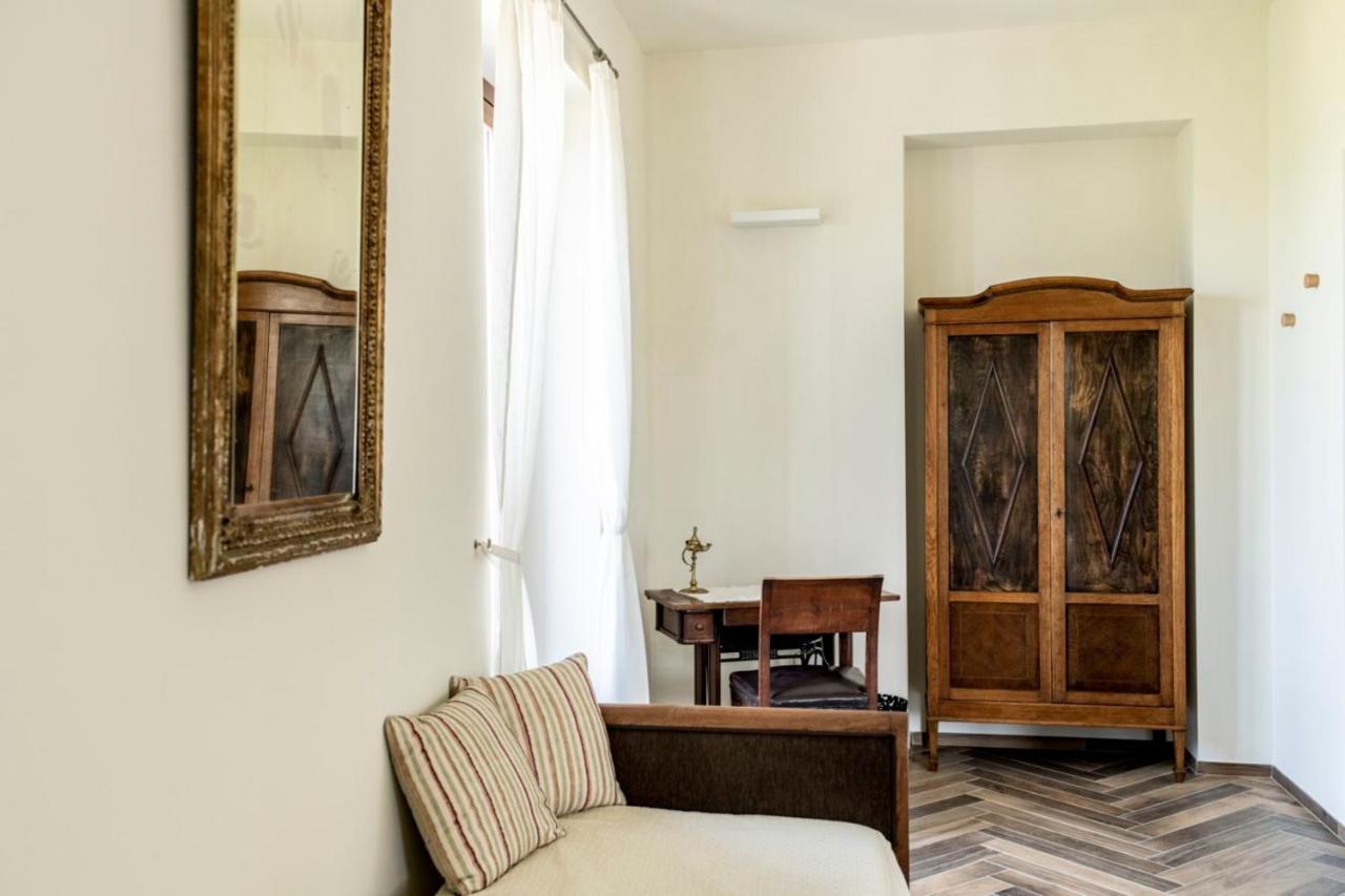 Le Vecchie Persiane - Bed & Breakfast Diano dʼAlba Екстериор снимка