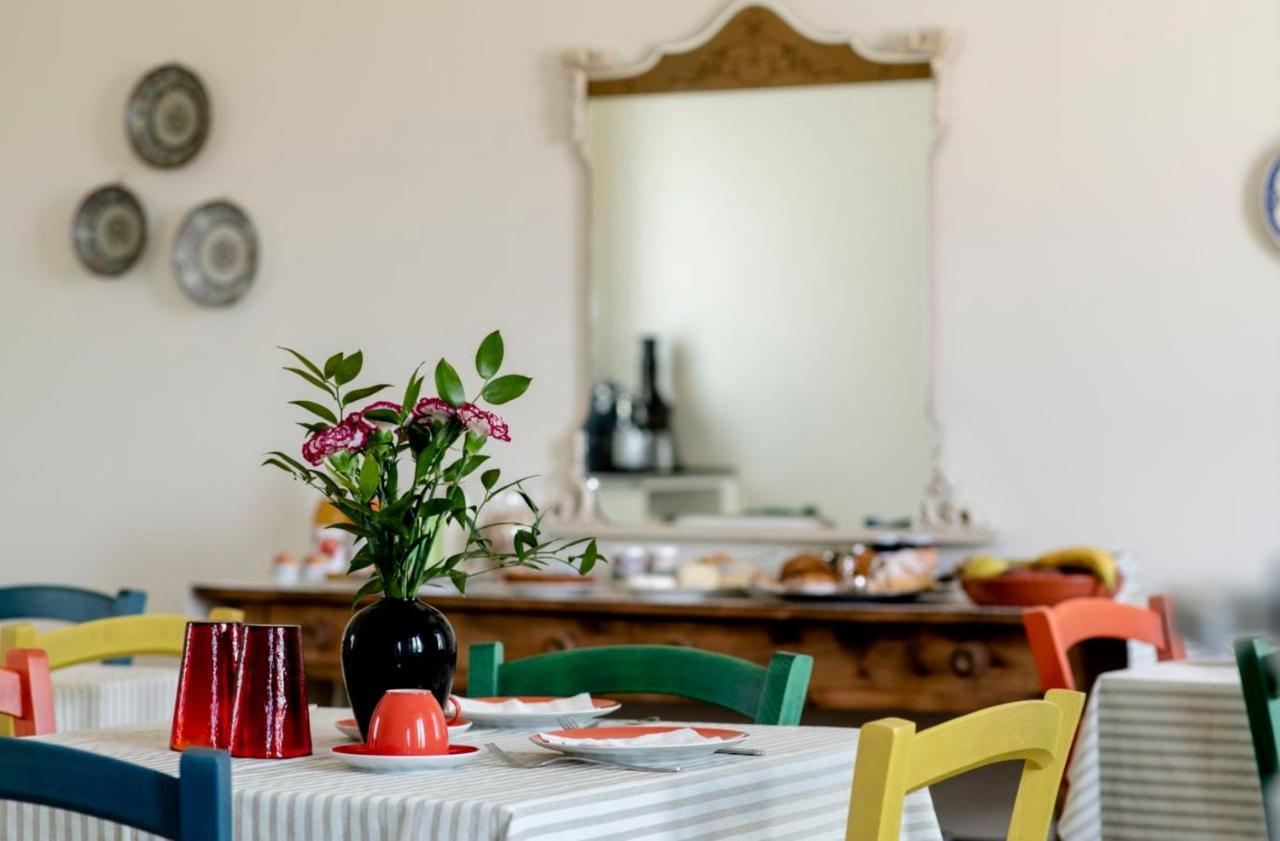 Le Vecchie Persiane - Bed & Breakfast Diano dʼAlba Екстериор снимка