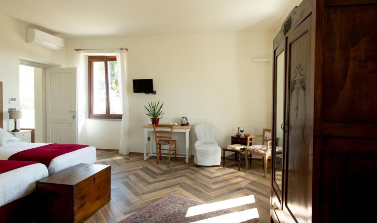 Le Vecchie Persiane - Bed & Breakfast Diano dʼAlba Екстериор снимка